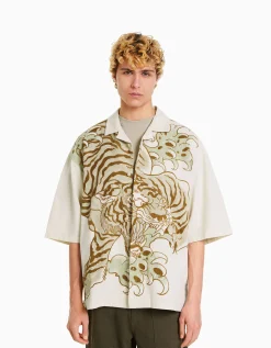 BERSHKA Chemise manches courtes broderie tigre Blanc Best