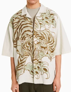 BERSHKA Chemise manches courtes broderie tigre Blanc Best