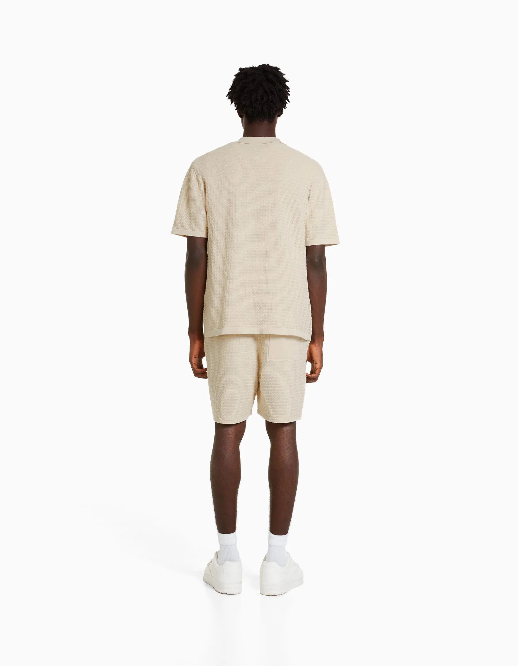 BERSHKA Chemise manches courtes basique texturée Écru Sale