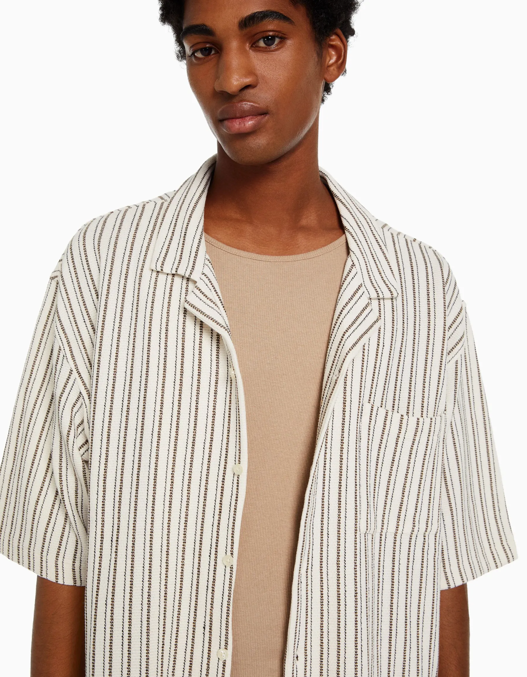 BERSHKA Chemise manches courtes rustique rayures Blanc / Noir Clearance