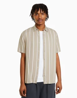 BERSHKA Chemise manches courtes serge rayures Blanc / Noir Discount