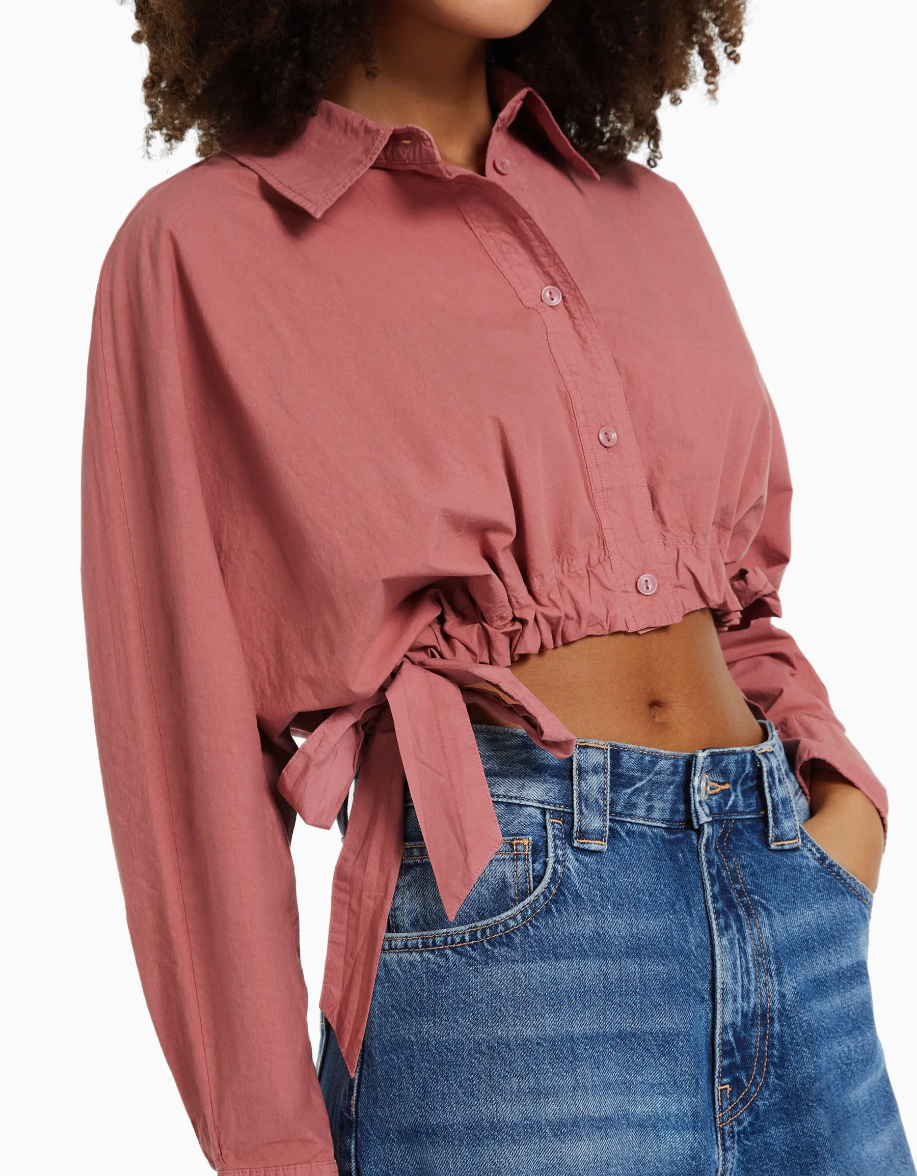 BERSHKA Chemise manches longues cropped avec lanières Rose Discount