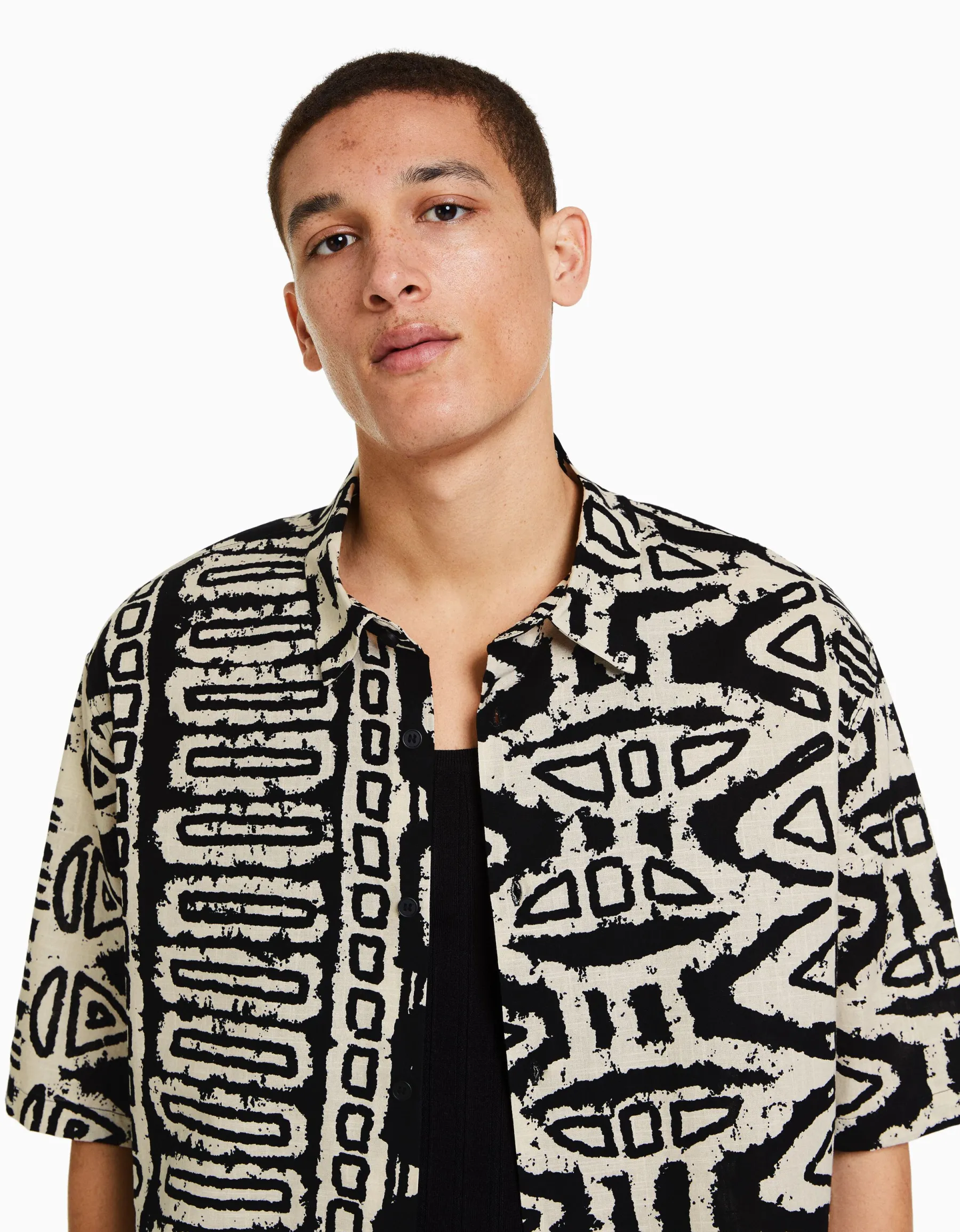 BERSHKA Chemisette imprimée Blanc / Noir Flash Sale
