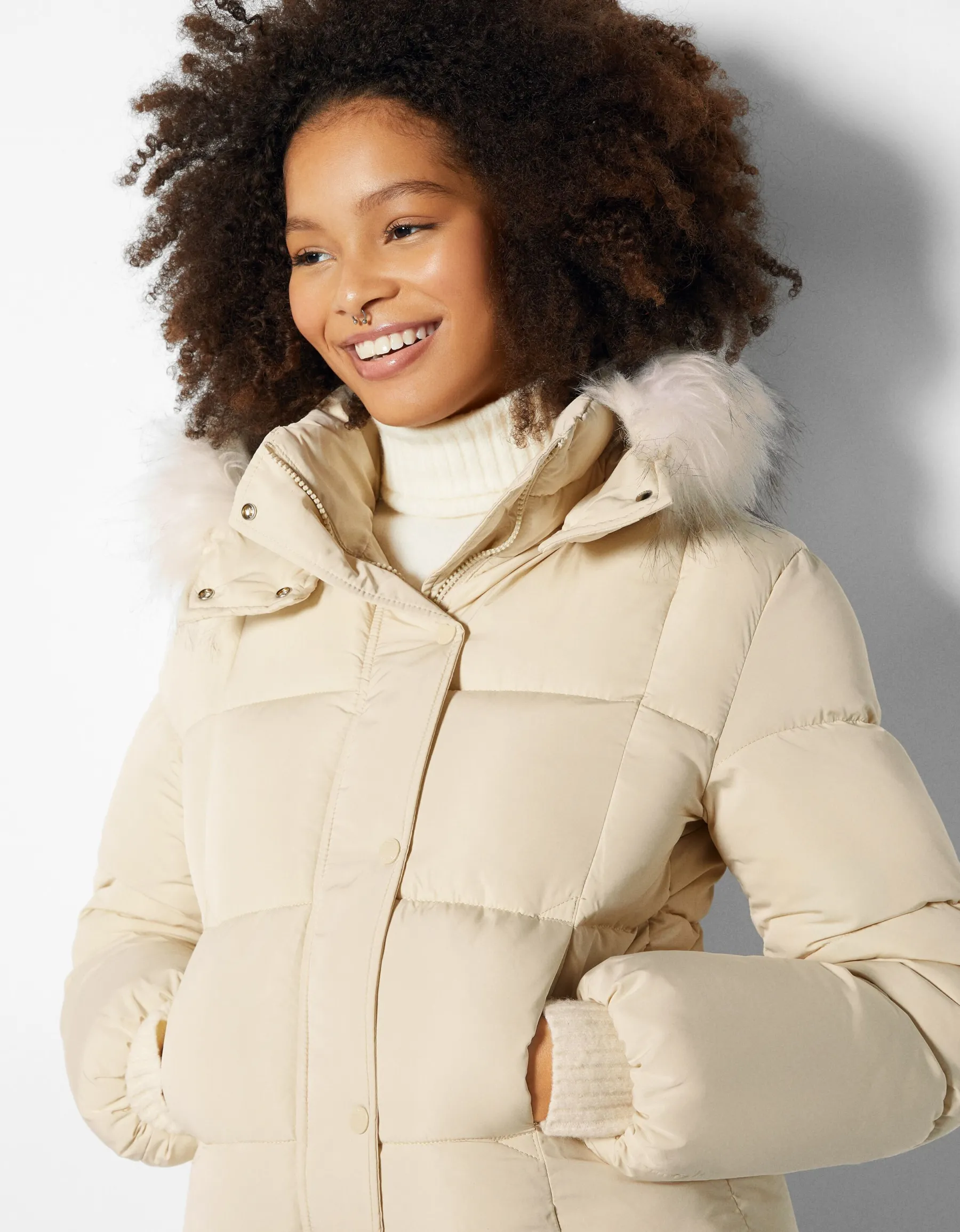 BERSHKA Doudoune capuche fausse fourrure Pierre Shop