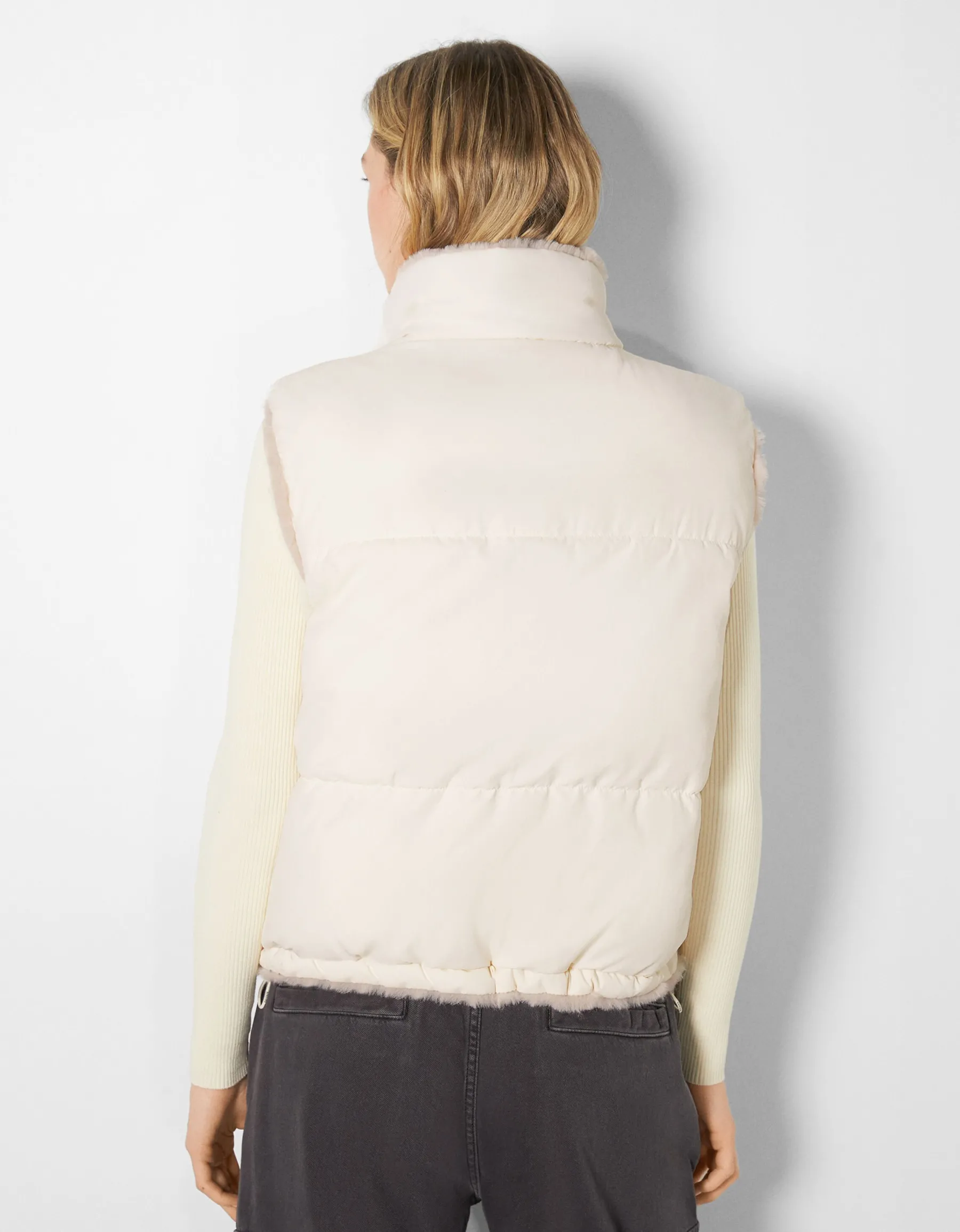 BERSHKA Doudoune polaire sans manches réversible Blanc cassé Sale