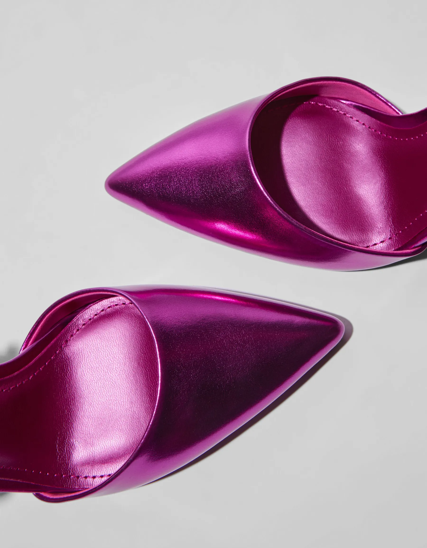 BERSHKA Escarpins type mules métallisés Fuchsia Shop