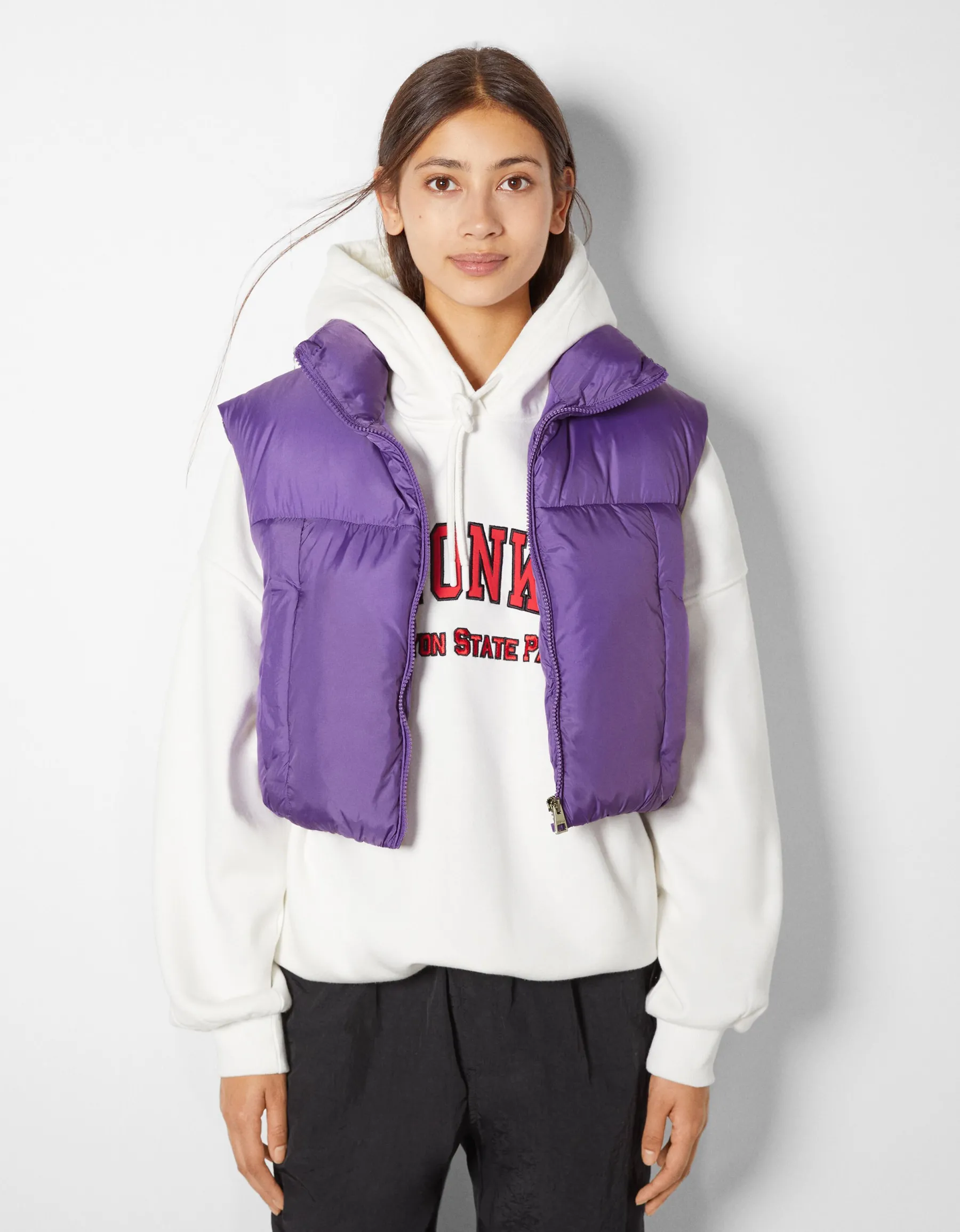 BERSHKA Gilet cropped sans manches effet nylon Violet Online