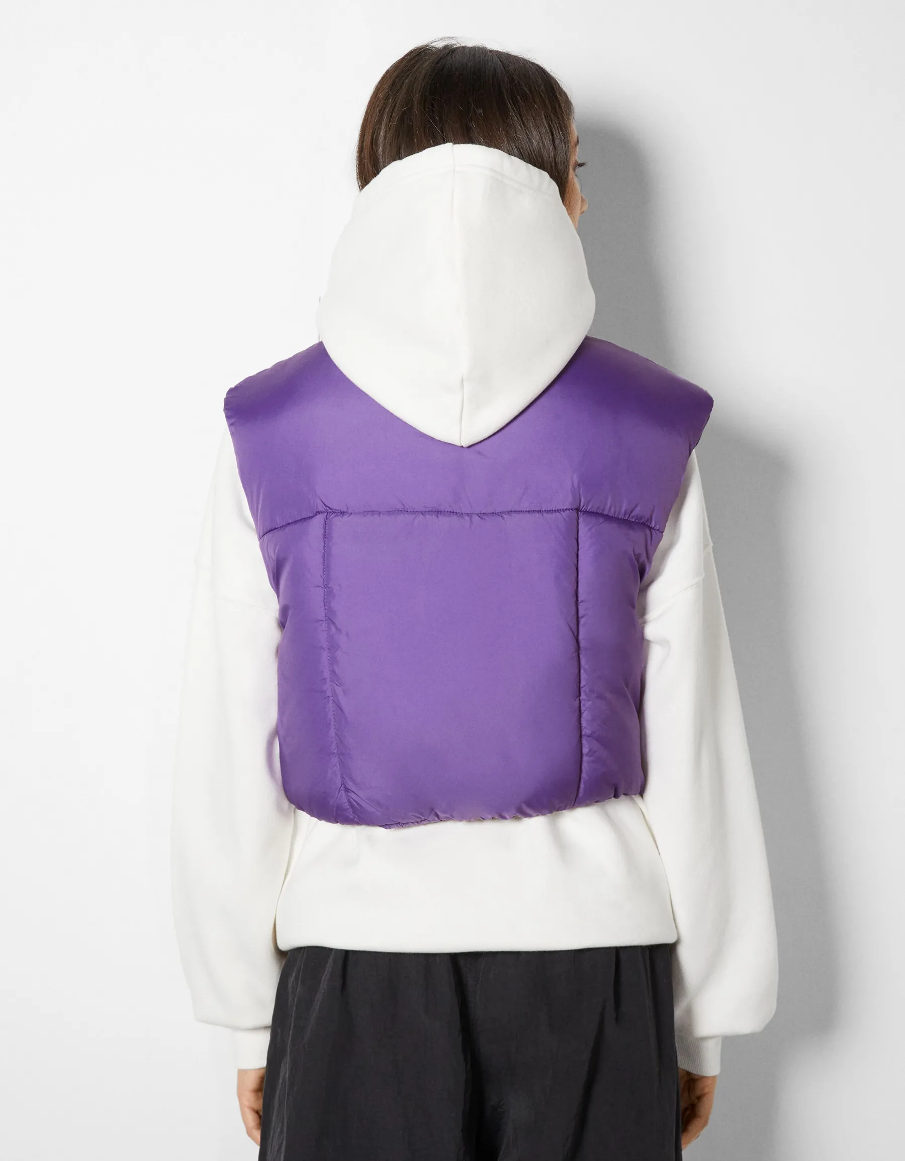 BERSHKA Gilet cropped sans manches effet nylon Violet Online