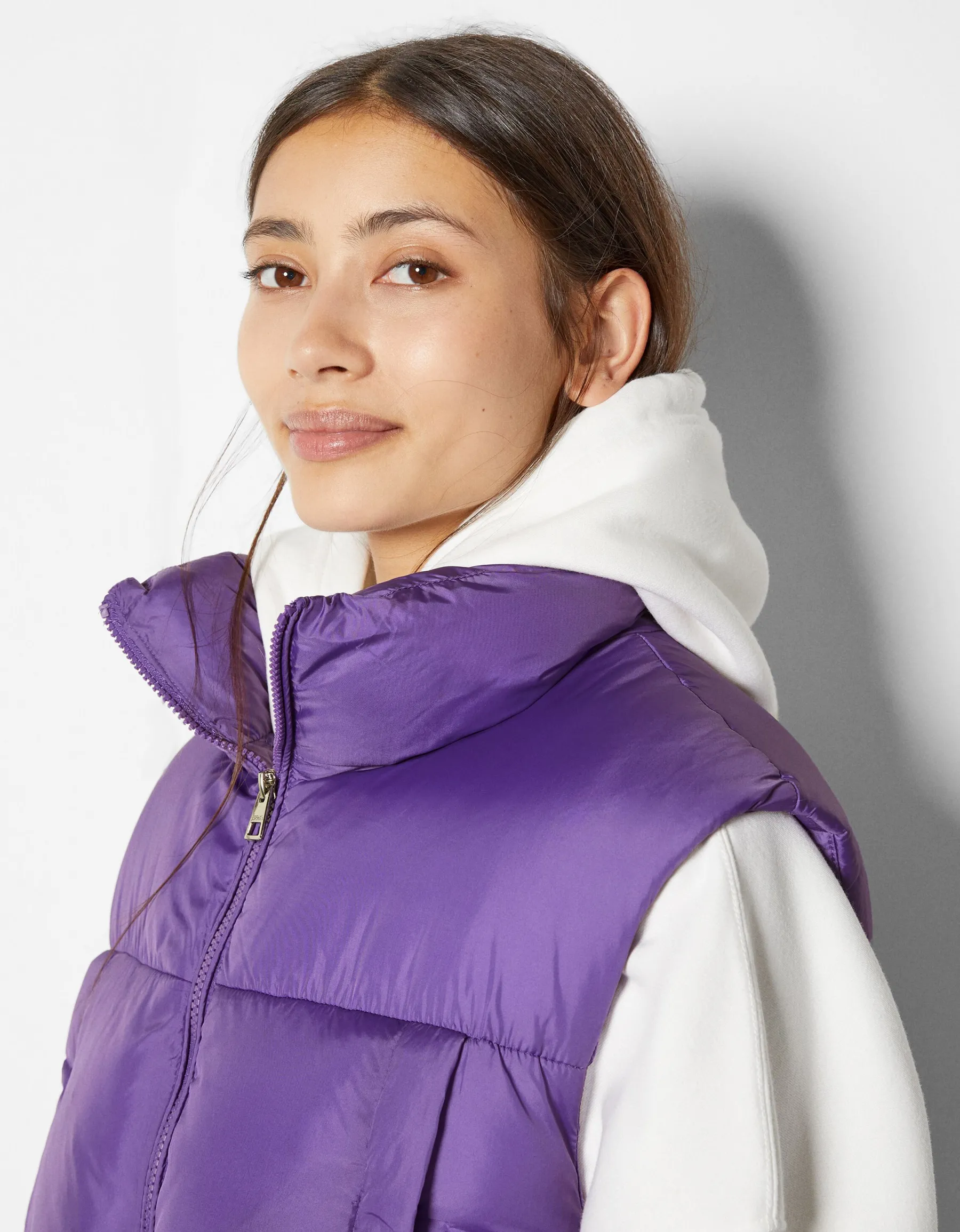 BERSHKA Gilet cropped sans manches effet nylon Violet Online