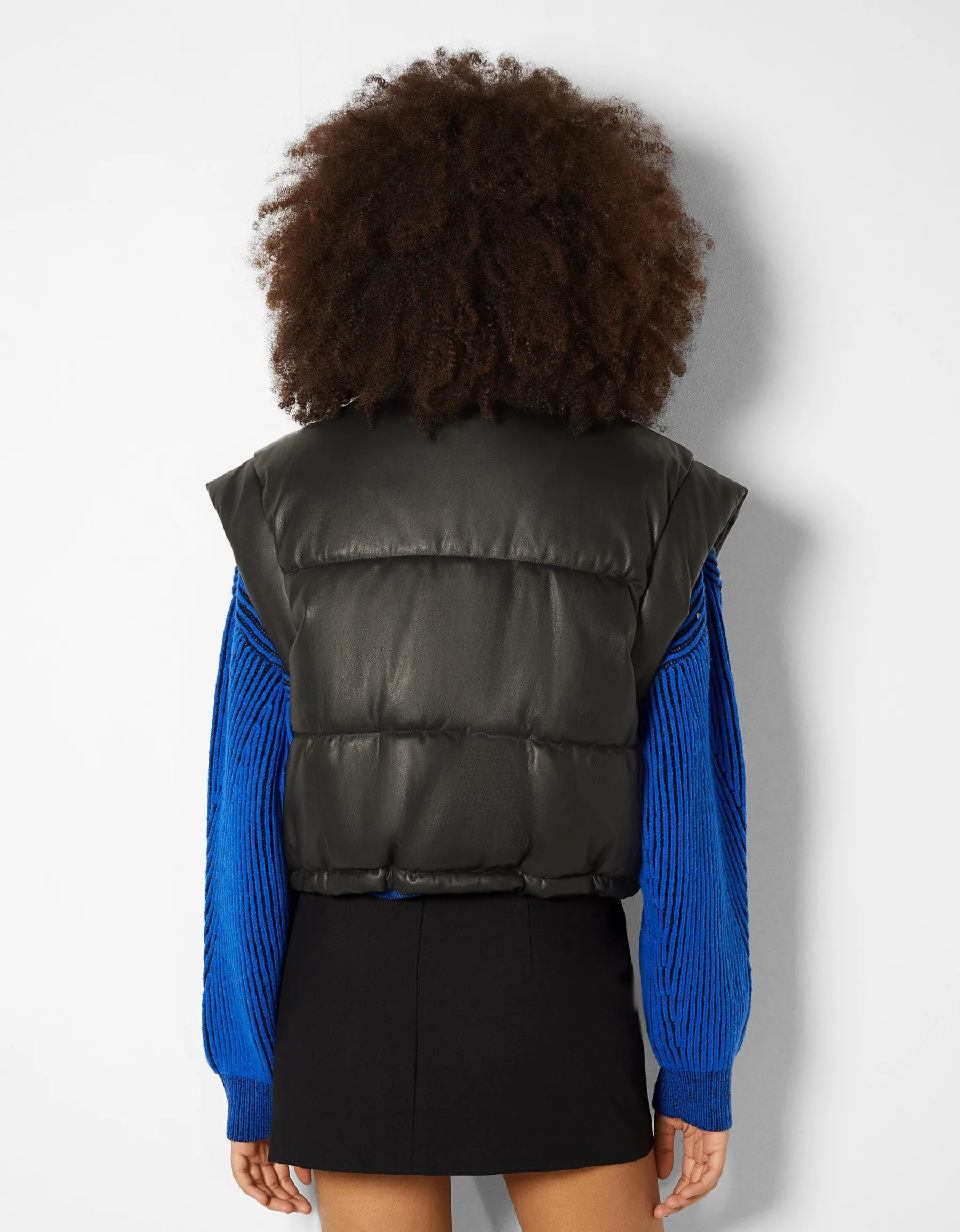 BERSHKA Gilet cropped sans manches similicuir Noir Best Sale
