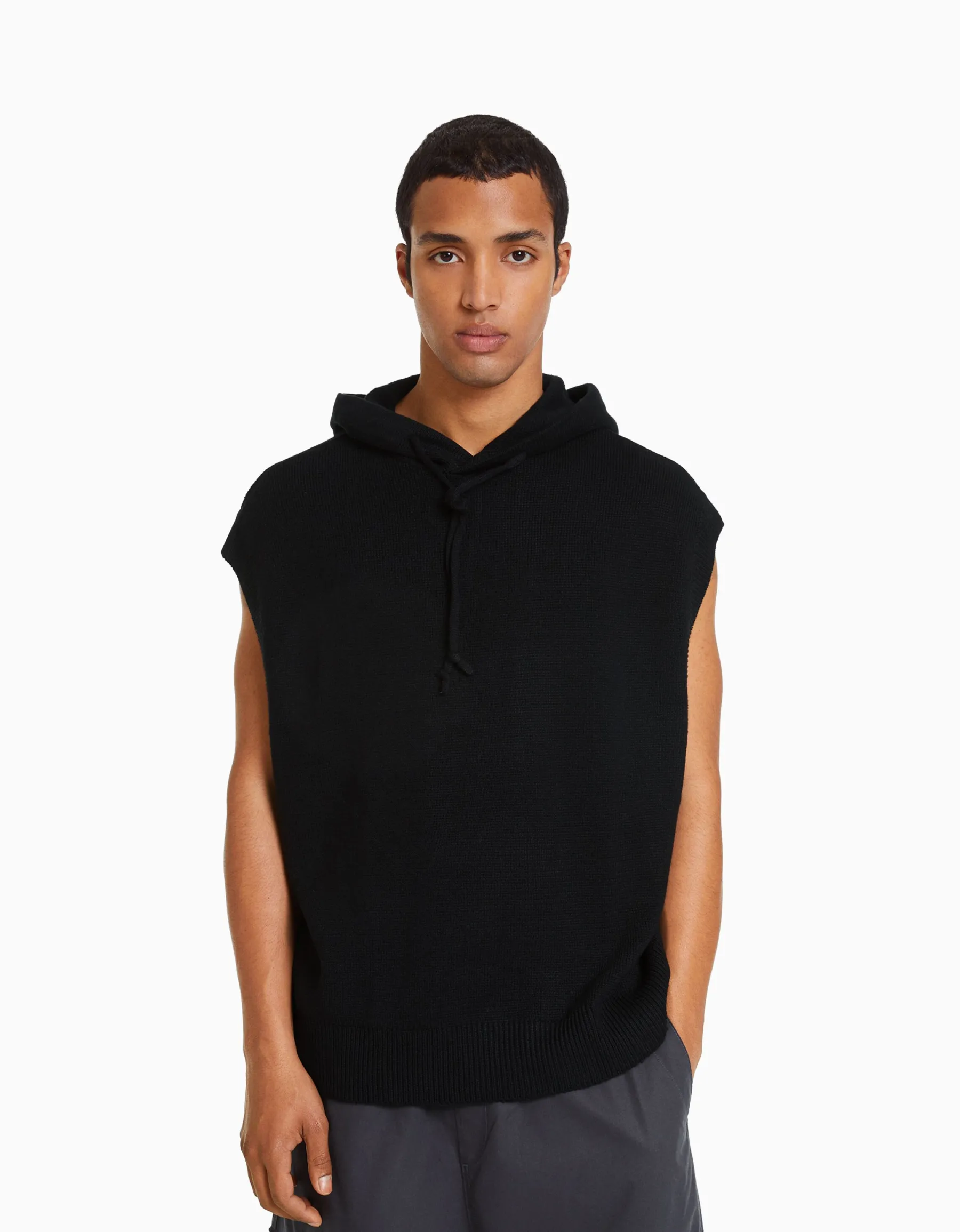 BERSHKA Gilet sans manches capuche maille Écru Cheap