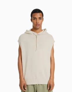 BERSHKA Gilet sans manches capuche maille Écru Hot
