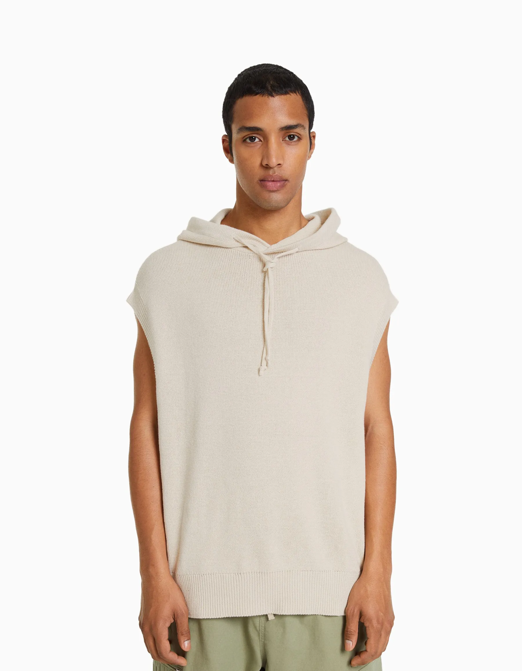 BERSHKA Gilet sans manches capuche maille Écru Hot