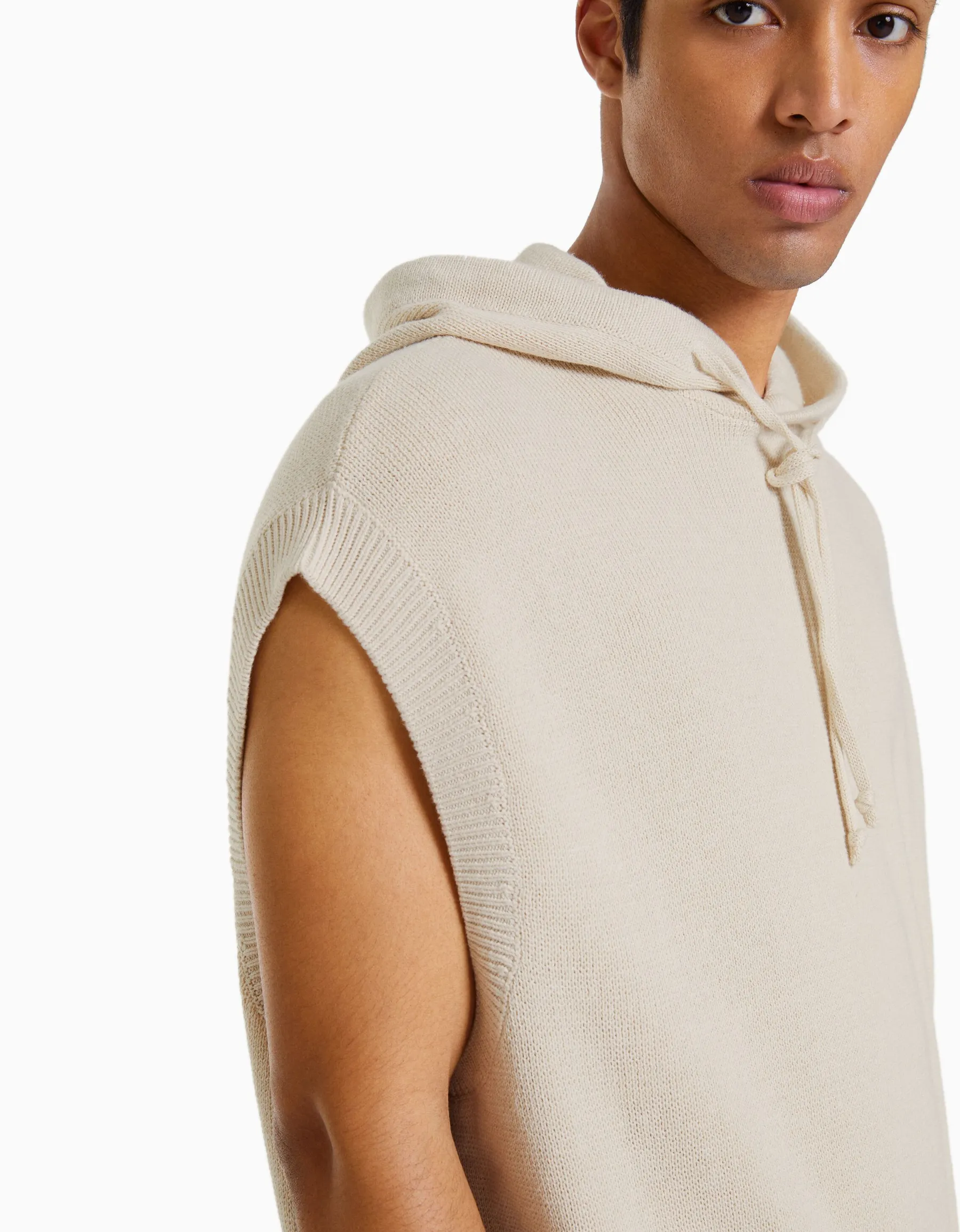 BERSHKA Gilet sans manches capuche maille Écru Hot