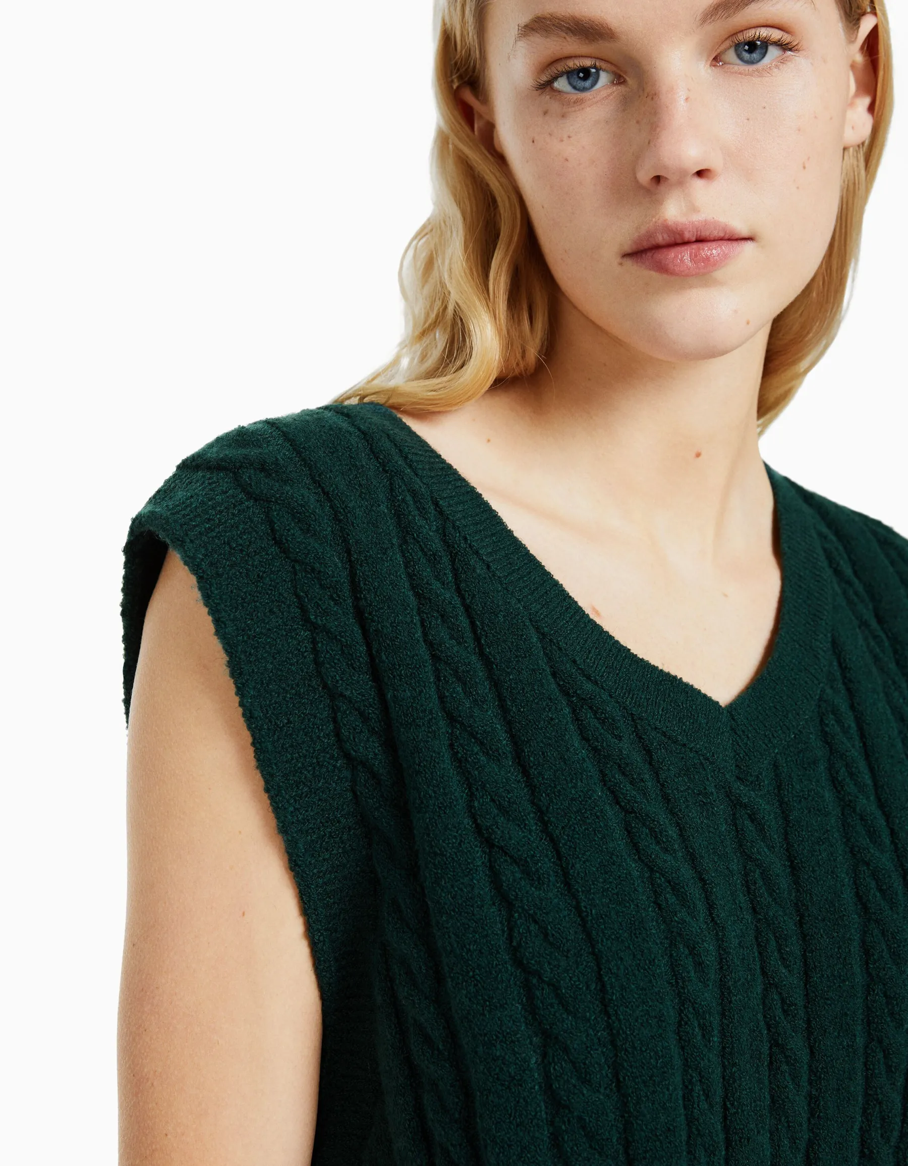 BERSHKA Gilet sans manches col en V Écru Shop