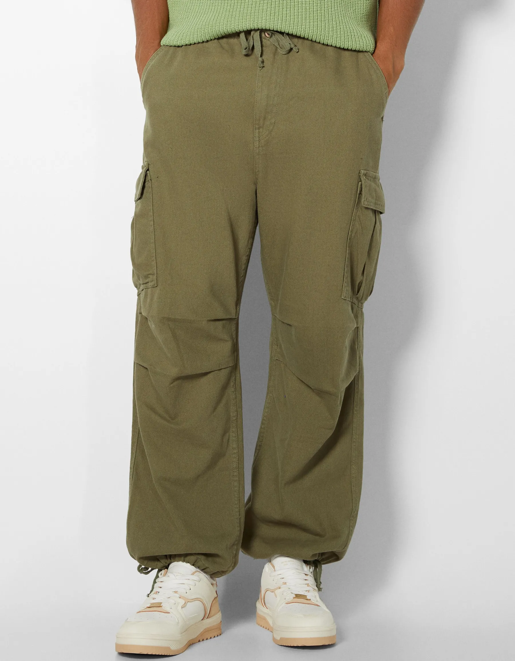 BERSHKA Jean cargo parachute Kaki Sale