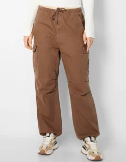 BERSHKA Jean cargo parachute Kaki Flash Sale