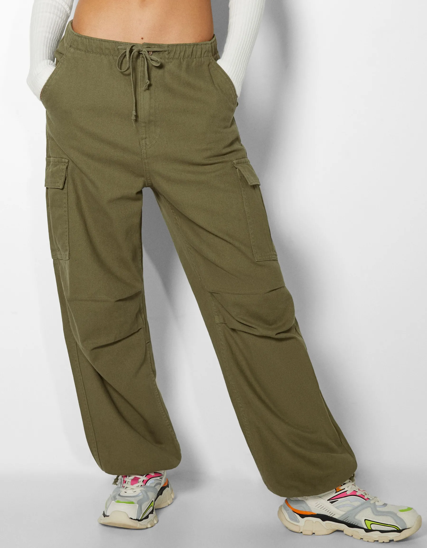 BERSHKA Jean cargo parachute Kaki Best