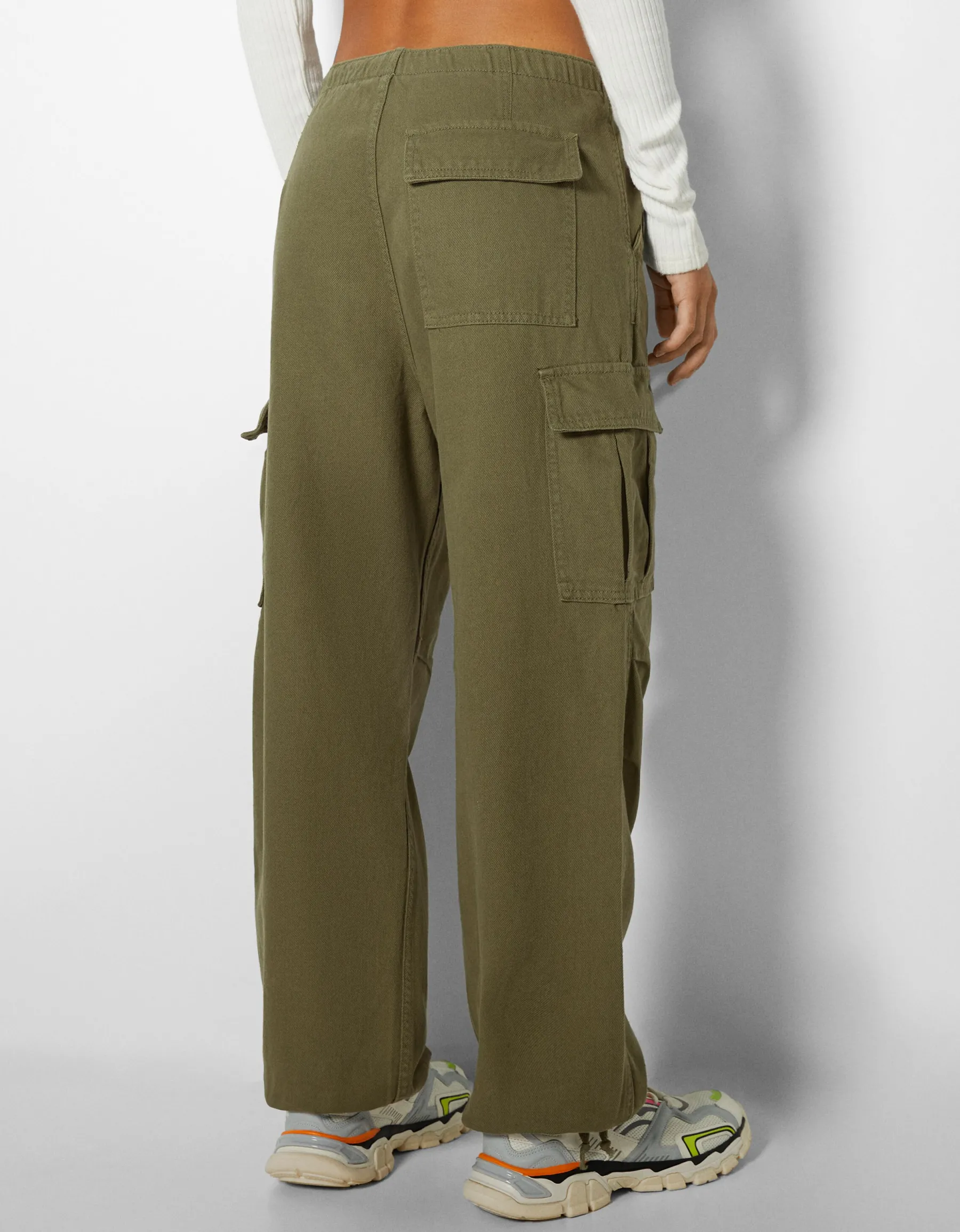 BERSHKA Jean cargo parachute Kaki Best