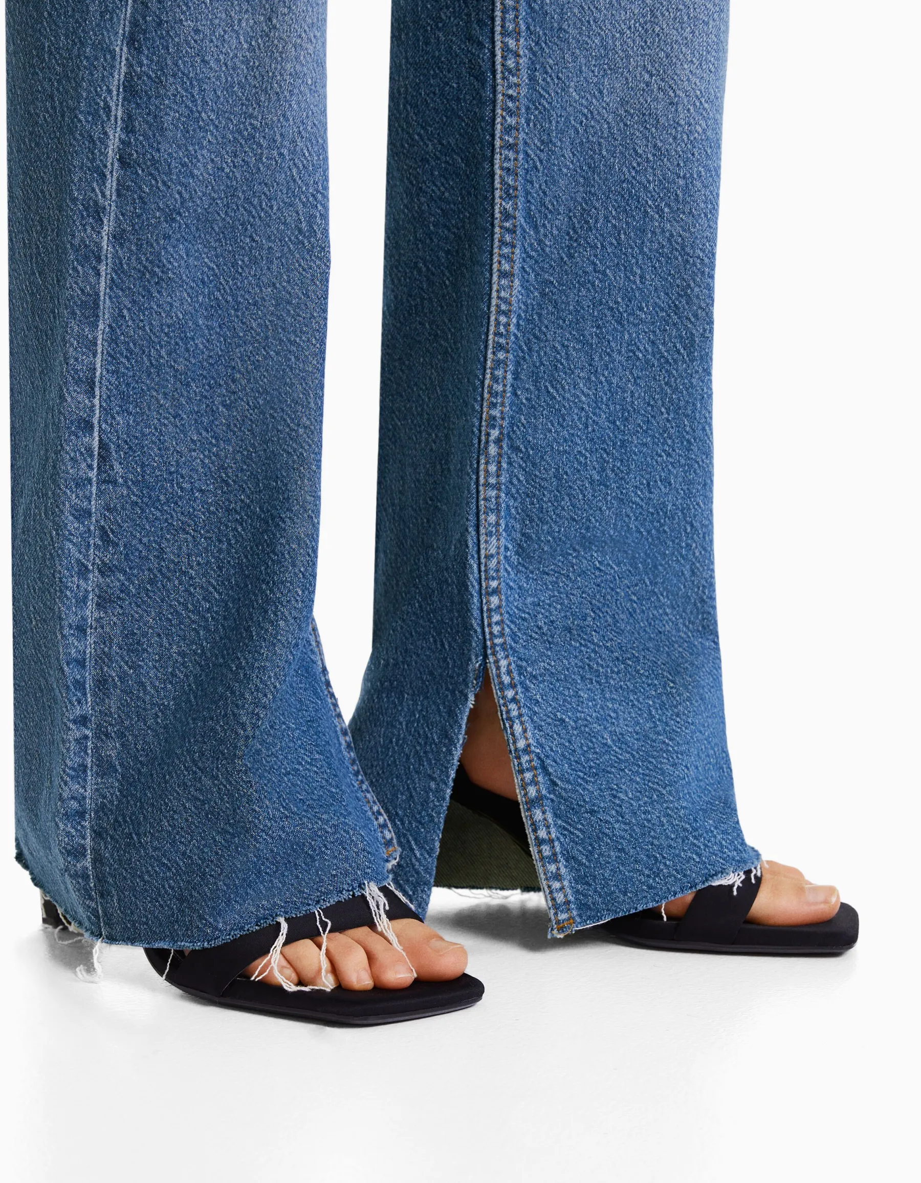 BERSHKA Jean décontracté fente latérale Bleu Fashion