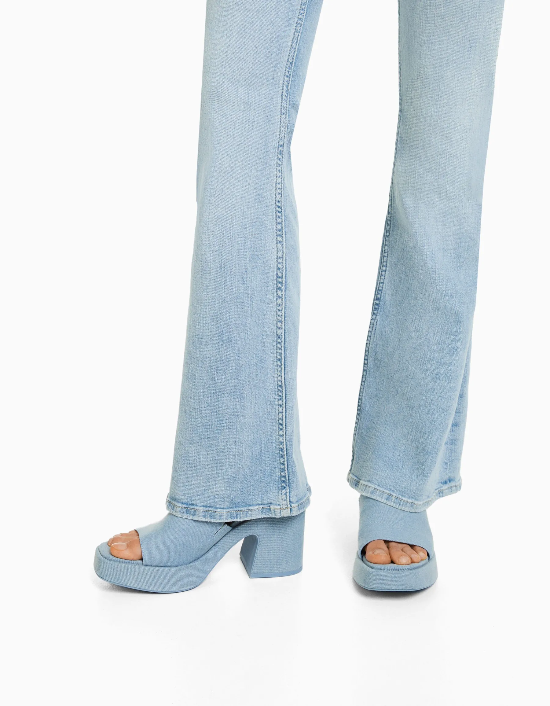 BERSHKA Jean flare Bleu Flash Sale