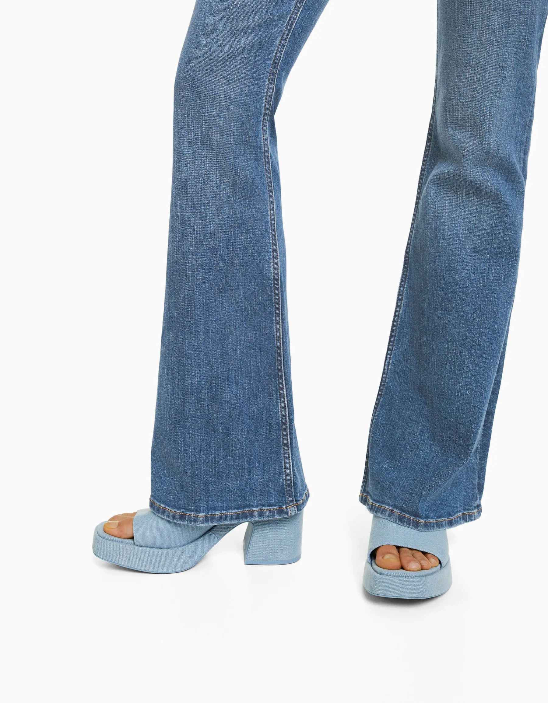 BERSHKA Jean flare Bleu Cheap