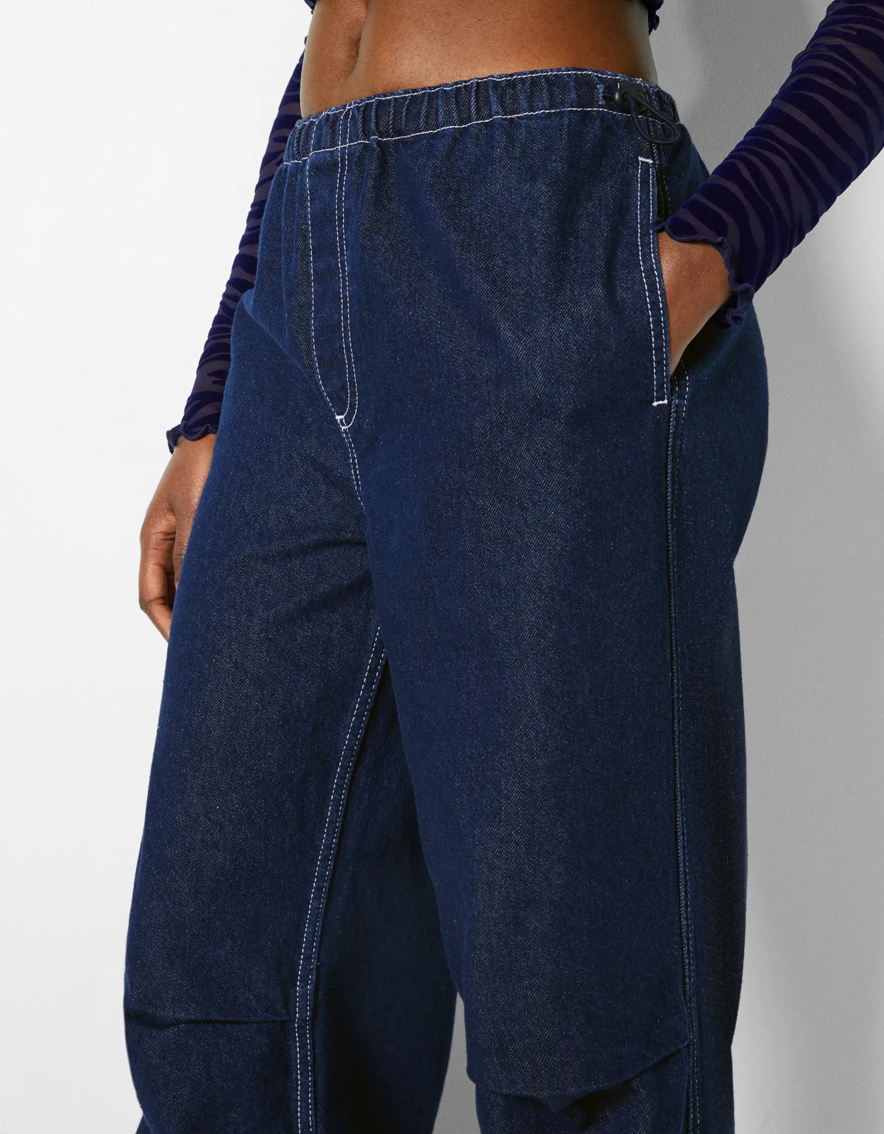 BERSHKA Jean jogger parachute Bleu lavé Hot