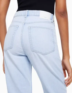 BERSHKA Jean mom fit Bleu lavé Hot