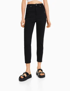 BERSHKA Jean mom slim décontracté Bleu lavé Fashion