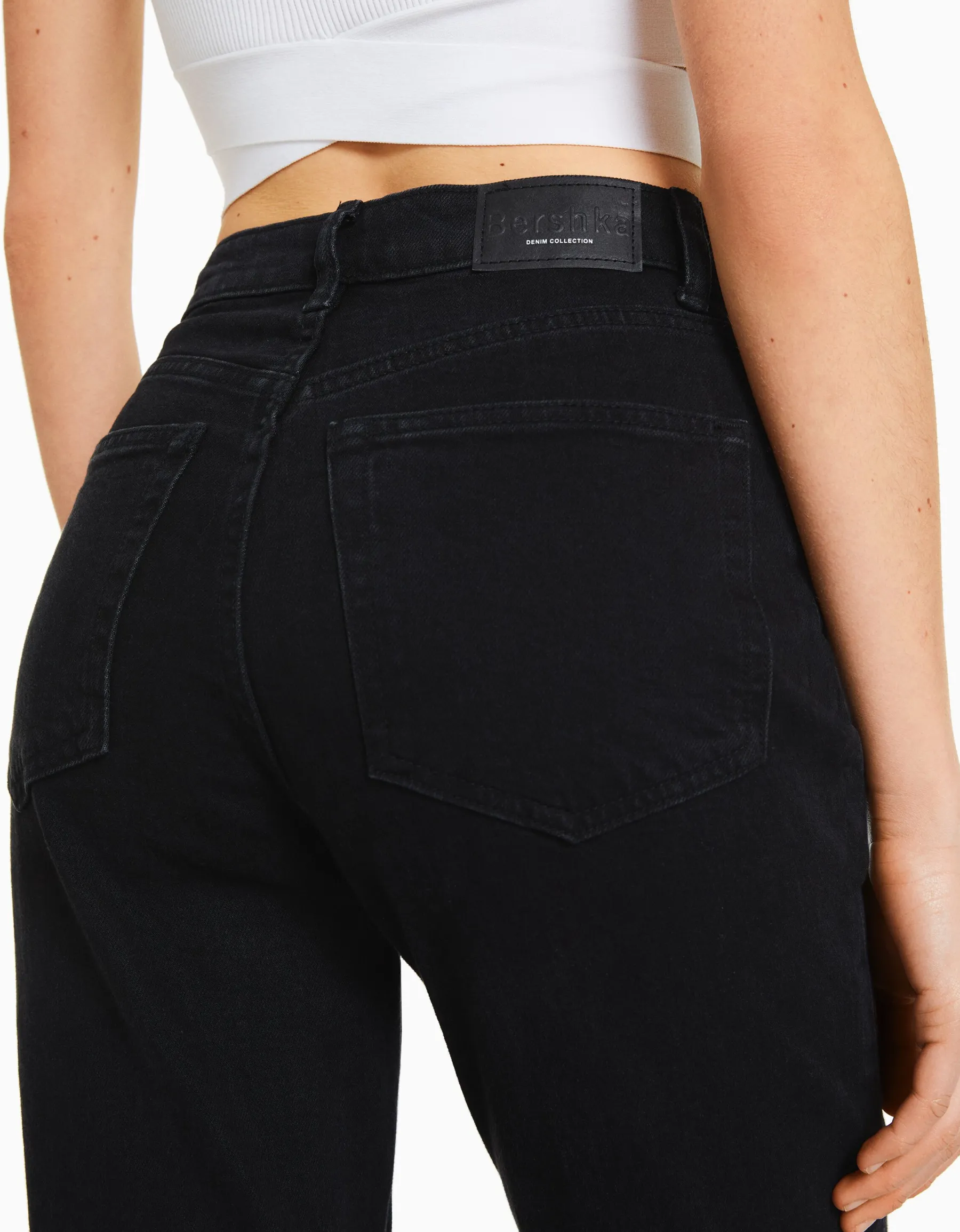 BERSHKA Jean mom slim décontracté Bleu lavé Fashion