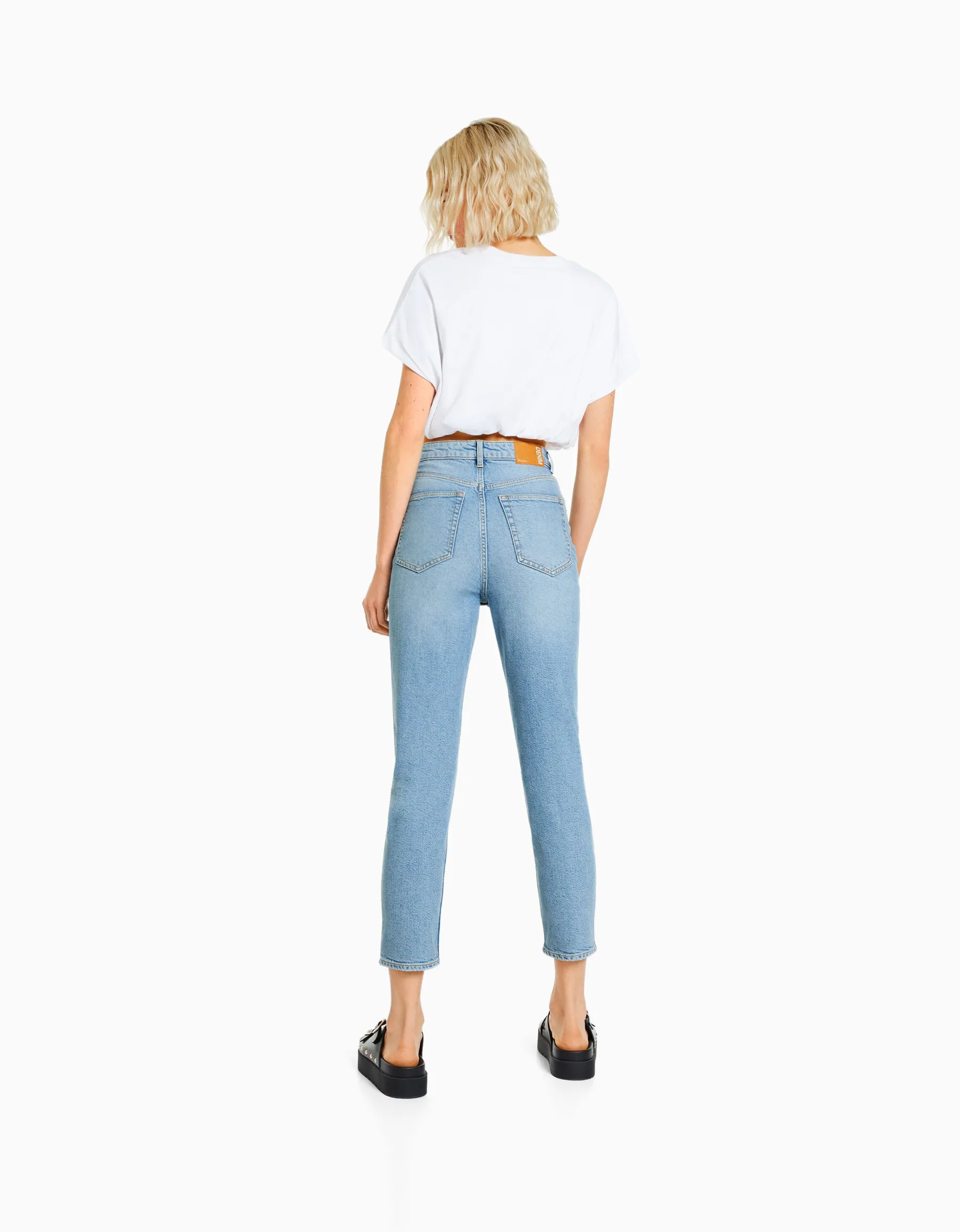 BERSHKA Jean mom slim décontracté Bleu lavé Best Sale