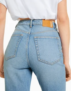 BERSHKA Jean mom slim décontracté Bleu lavé Best Sale