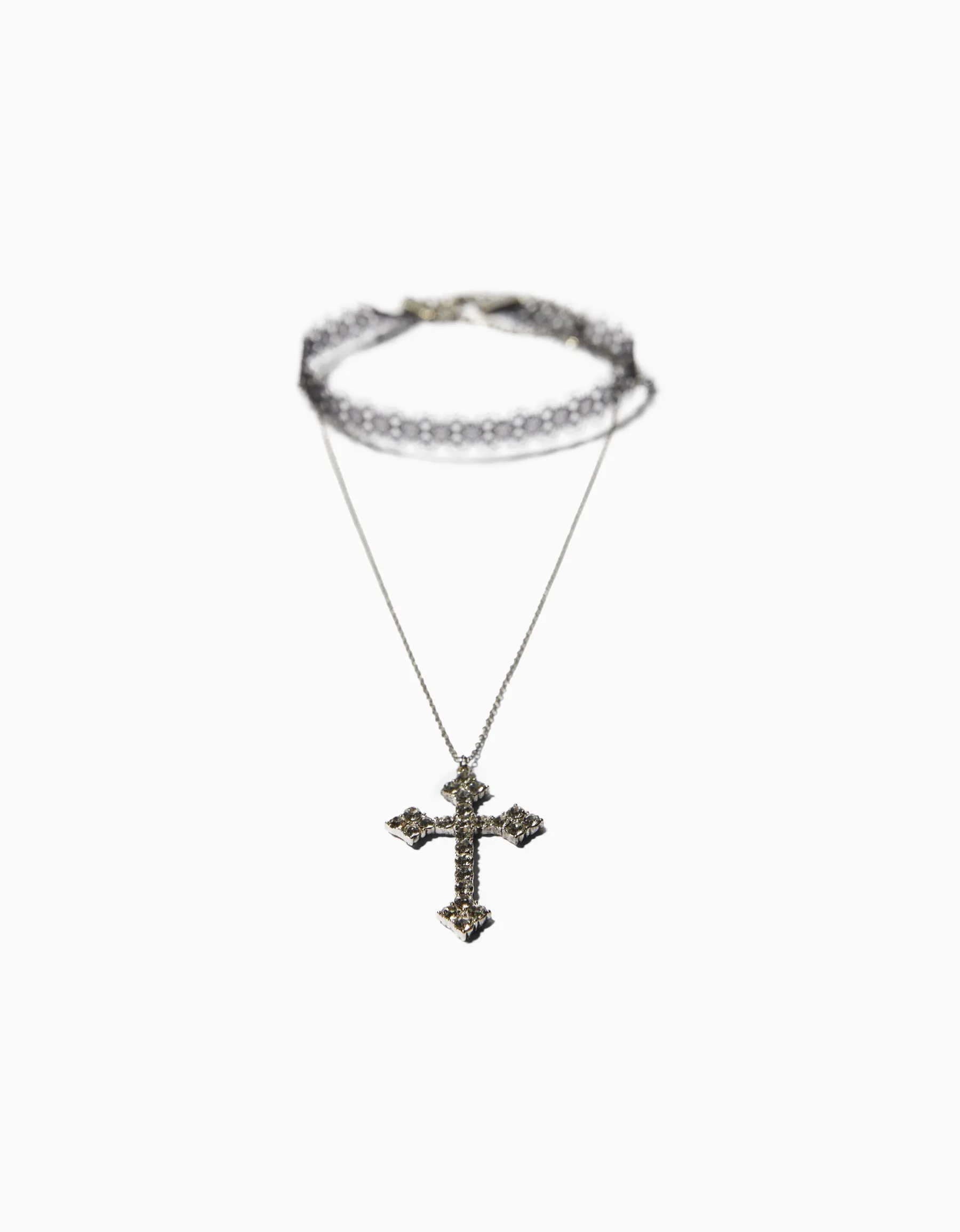BERSHKA Lot 2 collier ras du cou effet dentelle chaîne croix Argent Cheap