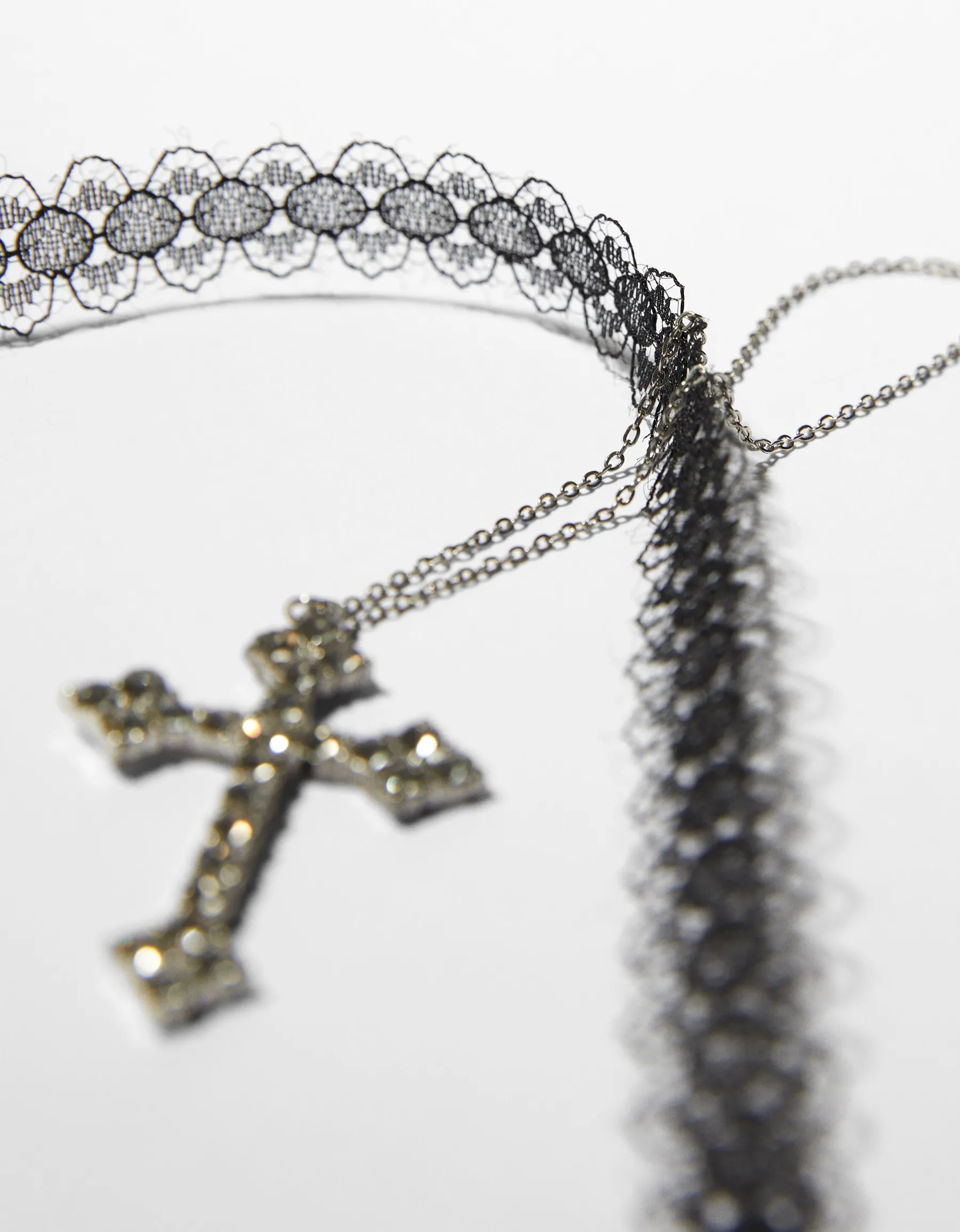 BERSHKA Lot 2 collier ras du cou effet dentelle chaîne croix Argent Cheap