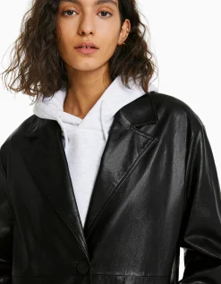 BERSHKA Manteau long en similicuir Noir Sale