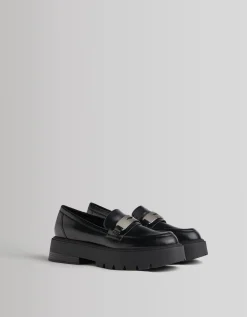 BERSHKA Mocassins détail métallisé Noir Hot