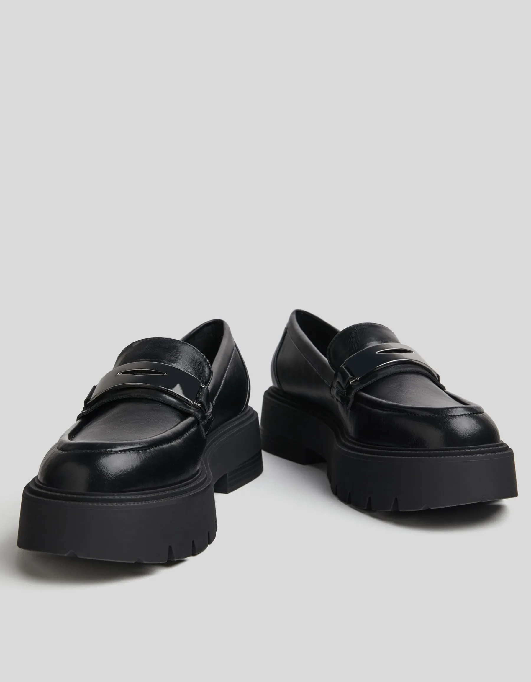 BERSHKA Mocassins détail métallisé Noir Hot