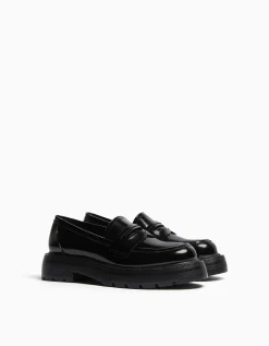 BERSHKA Mocassins patte semelle crantée Noir Discount