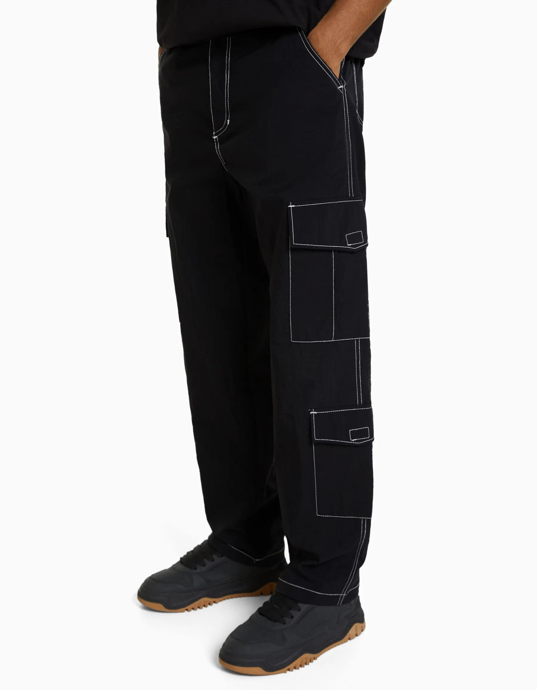 BERSHKA Pantalon cargo effet nylon fil contraste Noir Clearance