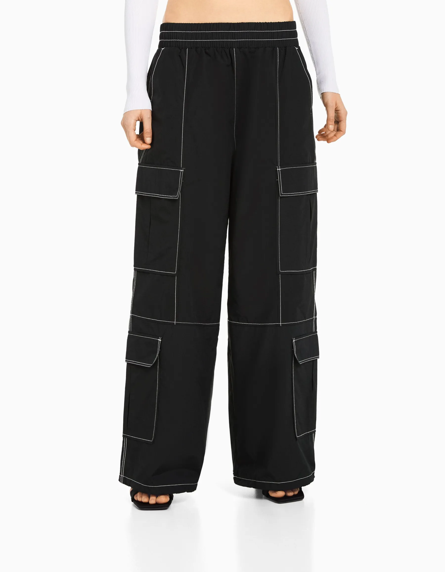 BERSHKA Pantalon cargo effet nylon fil contraste Noir Cheap