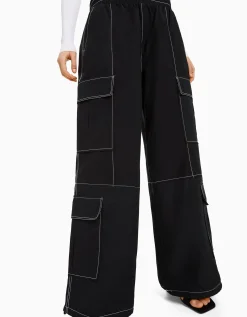 BERSHKA Pantalon cargo effet nylon fil contraste Noir Cheap