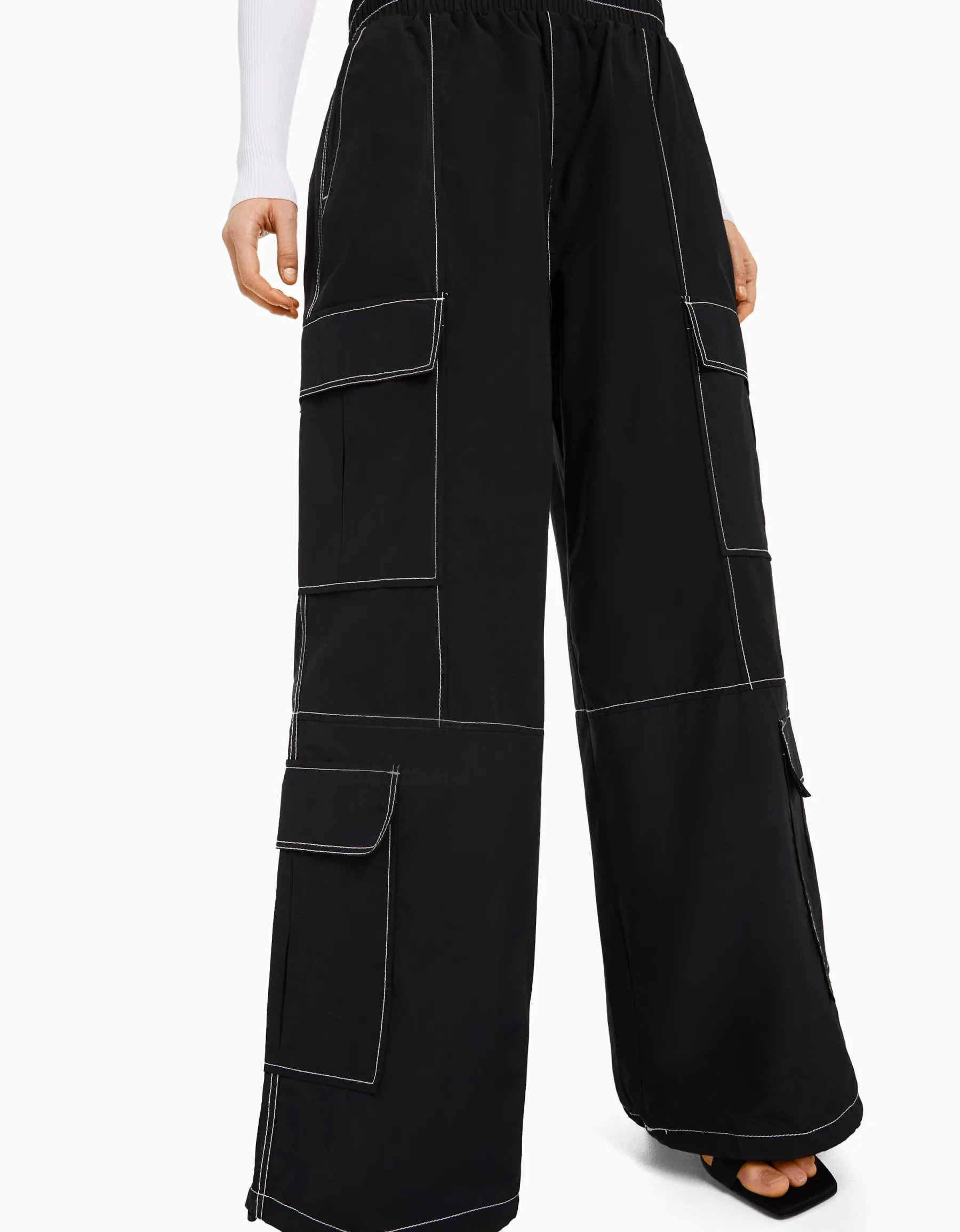 BERSHKA Pantalon cargo effet nylon fil contraste Noir Cheap