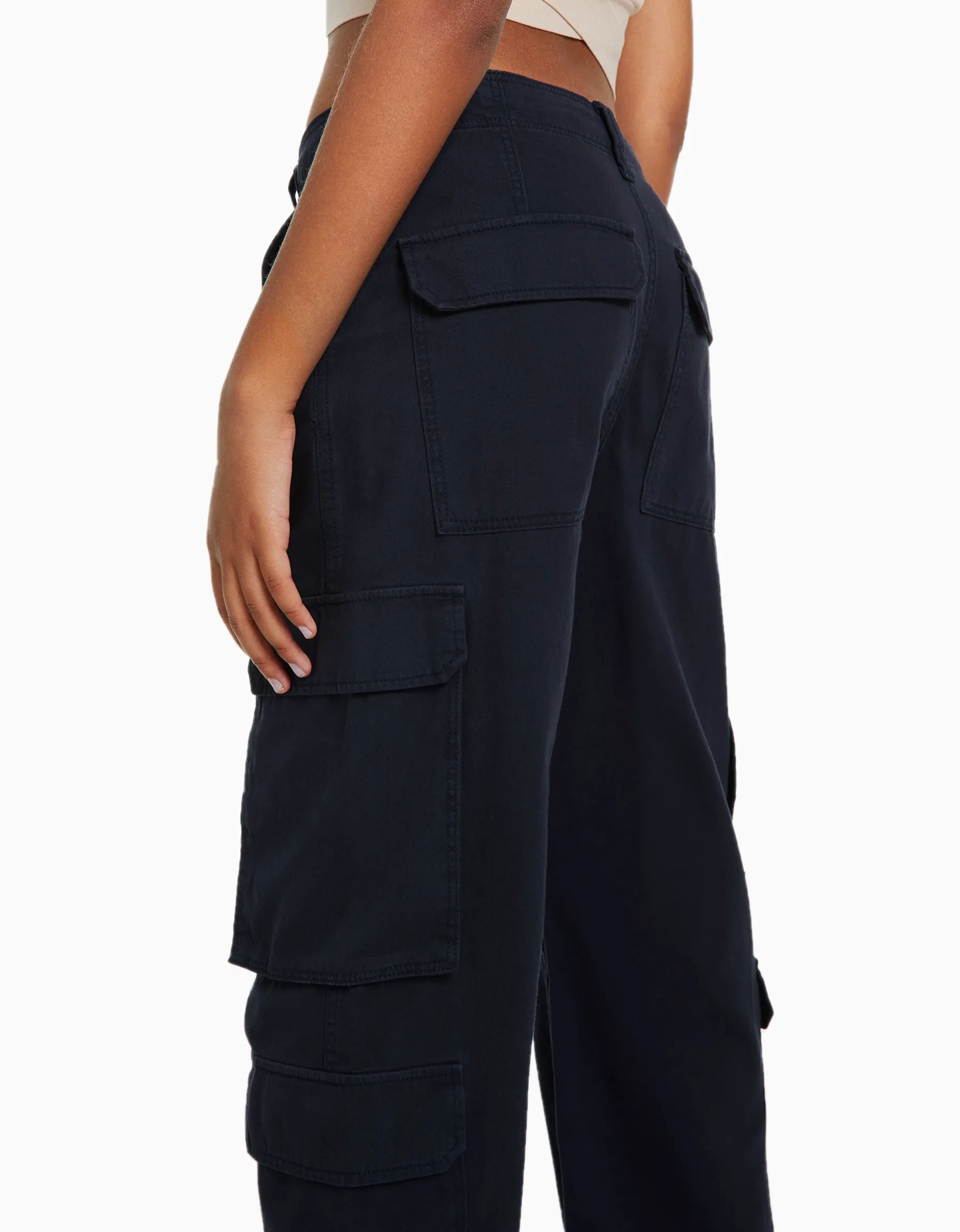 BERSHKA Pantalon cargo moulant serge multipoches Kaki Flash Sale