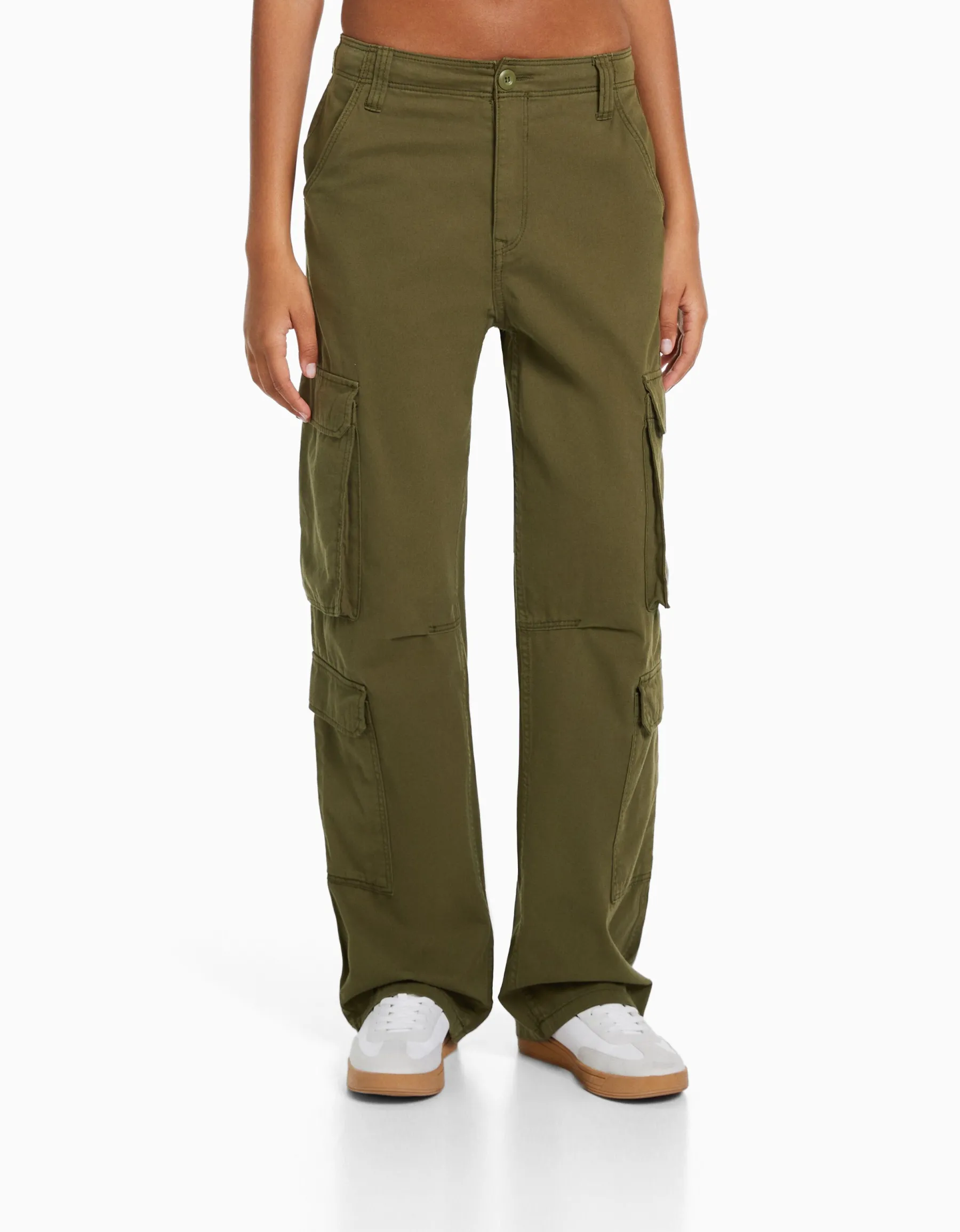 BERSHKA Pantalon cargo moulant serge multipoches Kaki Outlet