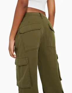 BERSHKA Pantalon cargo moulant serge multipoches Kaki Outlet