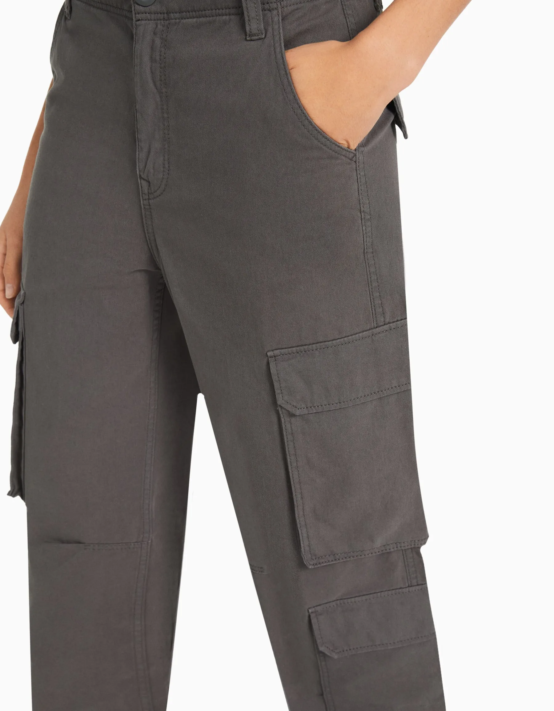 BERSHKA Pantalon cargo moulant serge multipoches Kaki Store