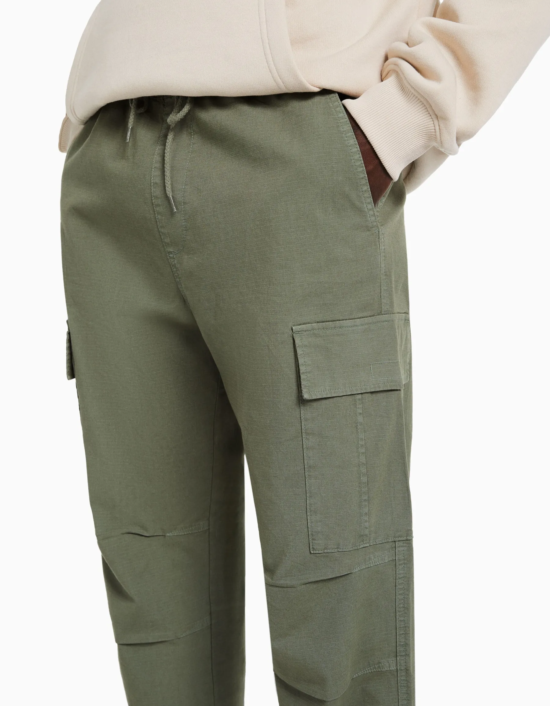 BERSHKA Pantalon cargo stoppeurs Kaki Fashion