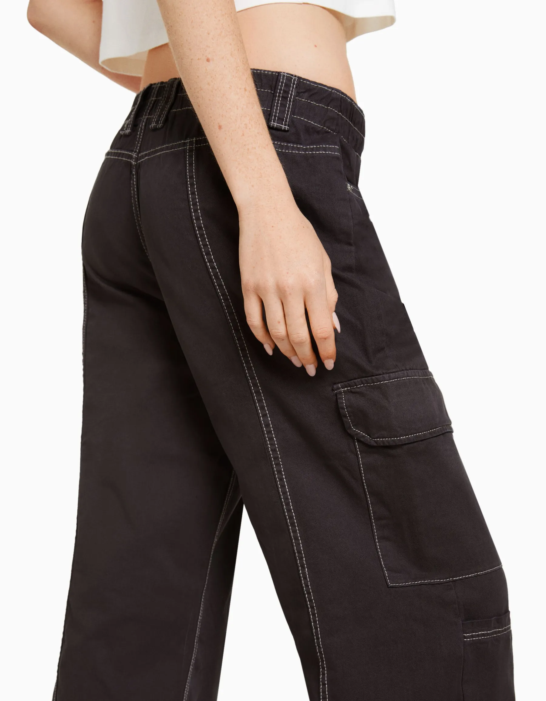 BERSHKA Pantalon cargo taille basse coton fil contraste Gris Cheap