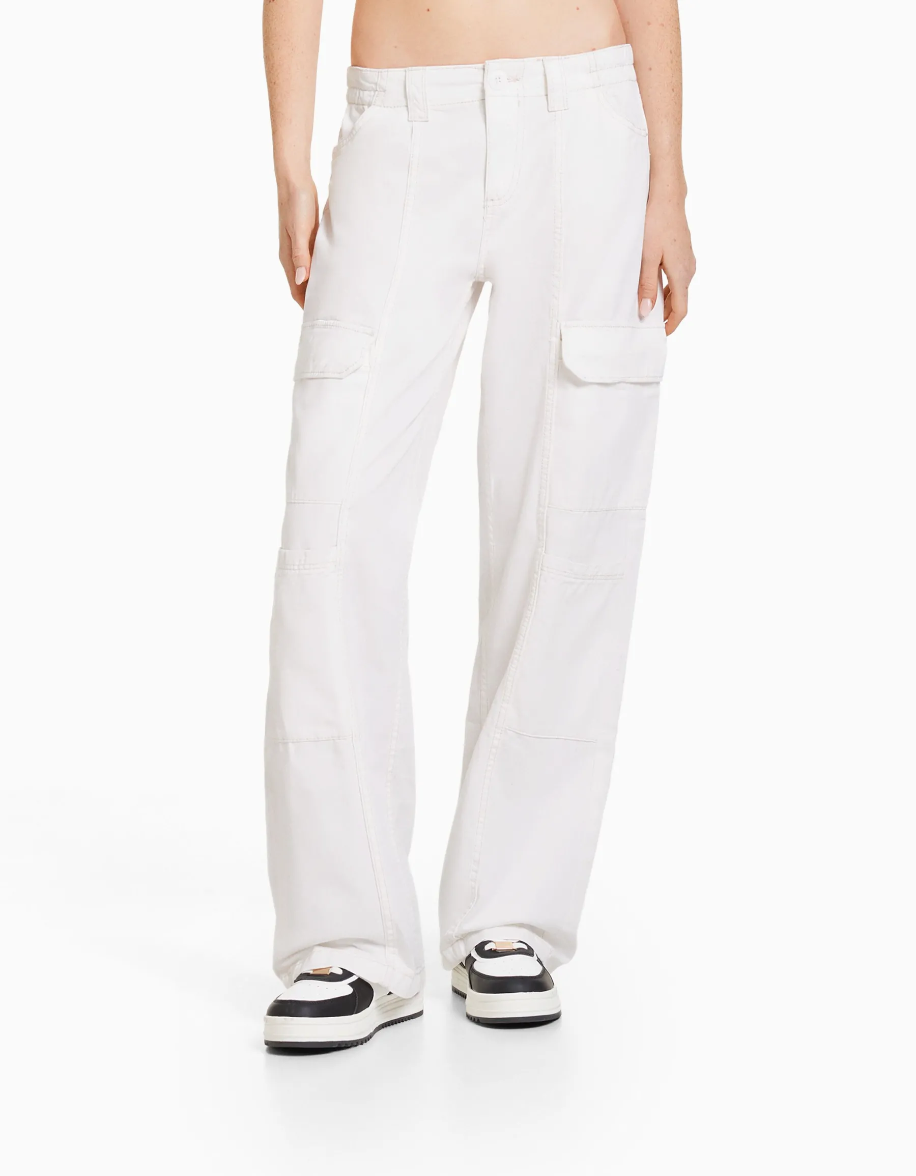BERSHKA Pantalon cargo taille basse coton fil contraste Blanc cassé Fashion