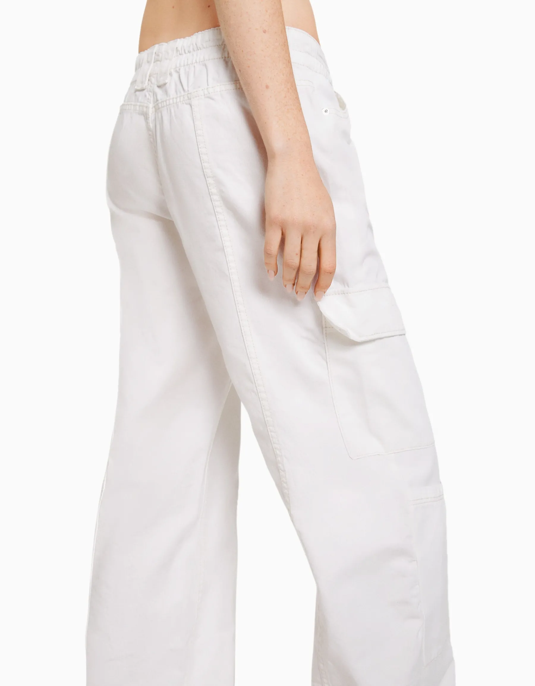 BERSHKA Pantalon cargo taille basse coton fil contraste Blanc cassé Fashion